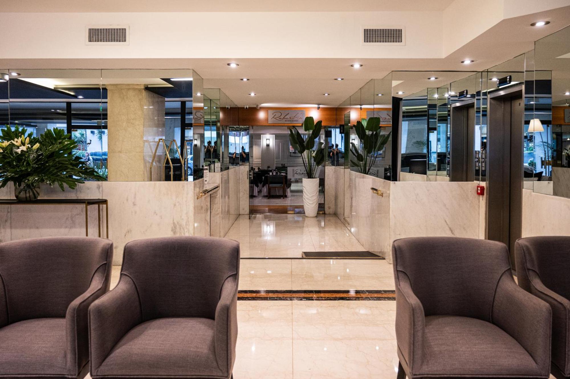 Feir'S Park Hotel & Rooftop Buenos Aires Exterior foto The lobby of the hotel